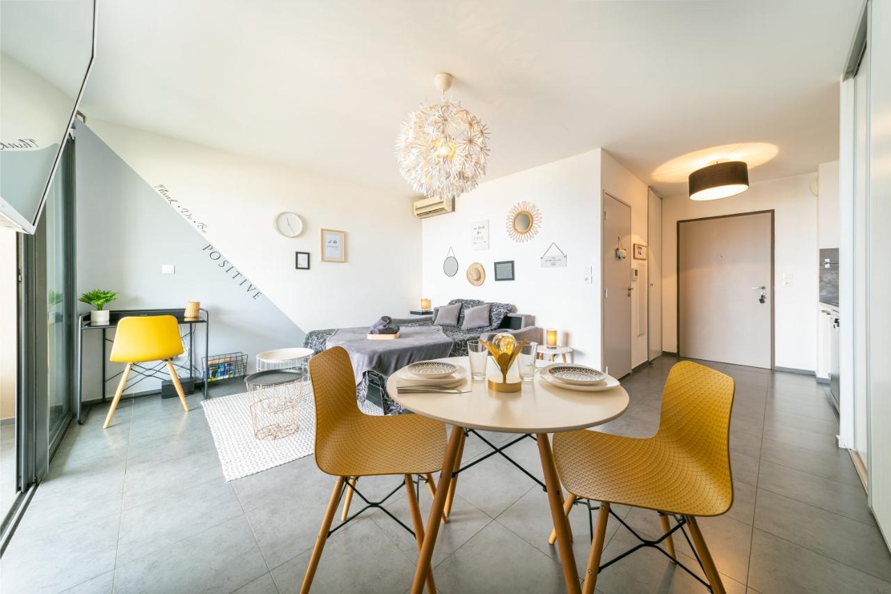 T1 - Panorama Dionysien - Proche Mercure Creolia Saint-Denis Luaran gambar