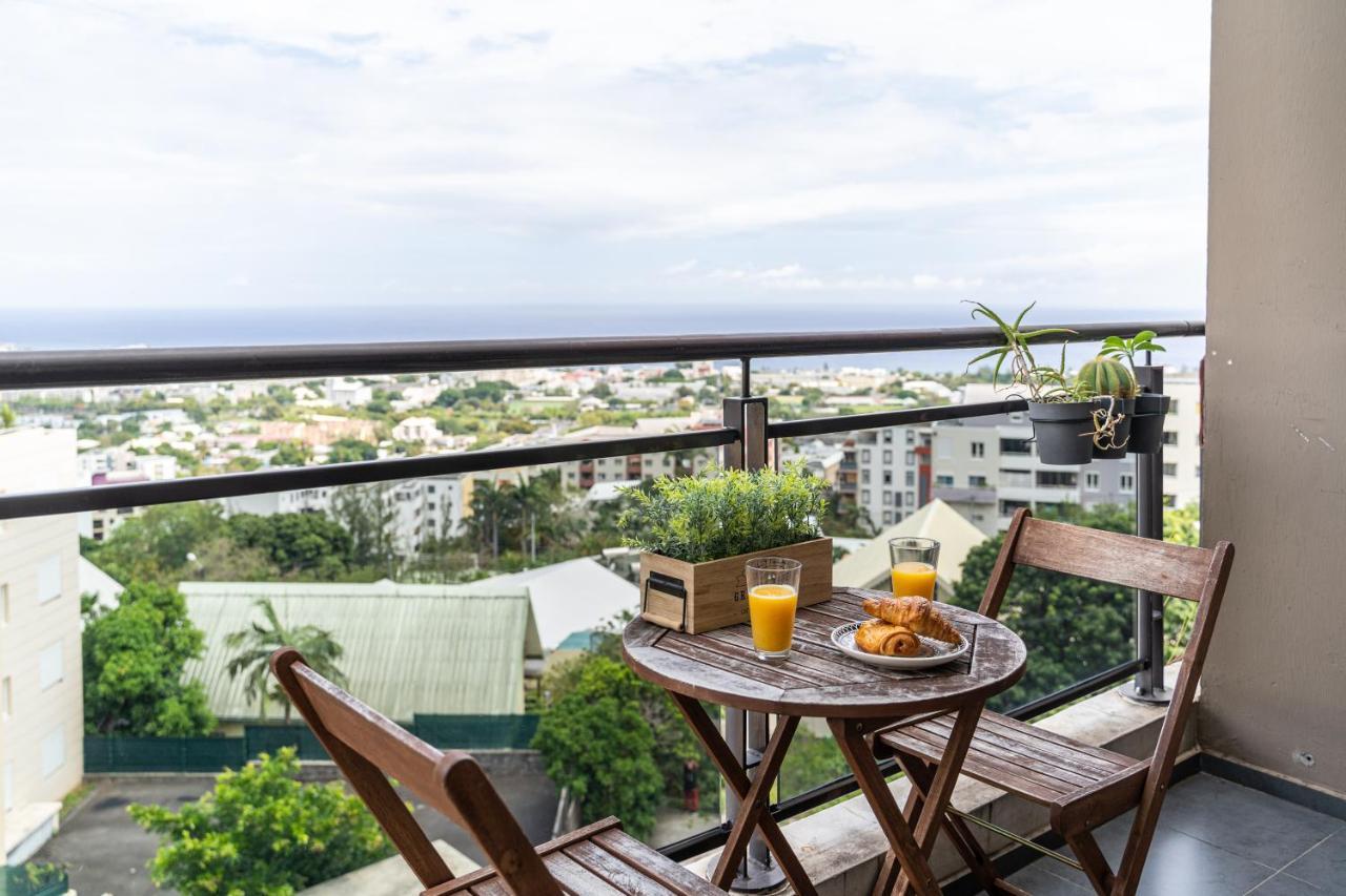 T1 - Panorama Dionysien - Proche Mercure Creolia Saint-Denis Luaran gambar